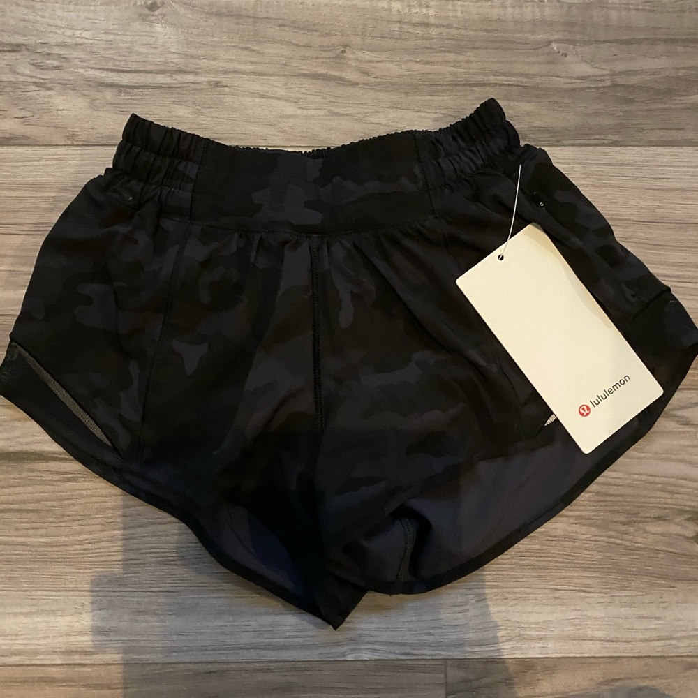 Lululemon Hotty Hot shorts 2.5”, size 2